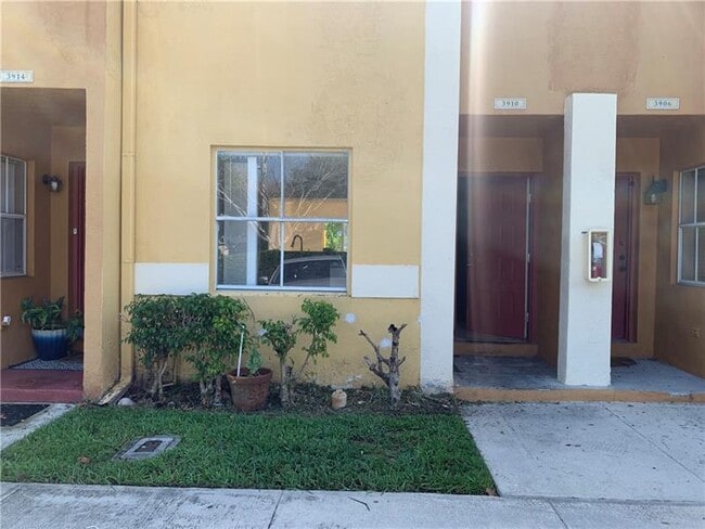 Building Photo - 3910 NW 90th Ave