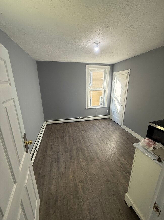 Building Photo - 4 Pearl St