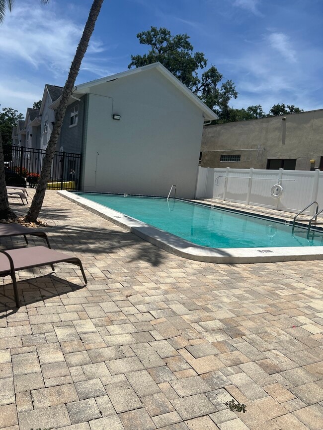 Foto del edificio - 5653 Townhouse Dr