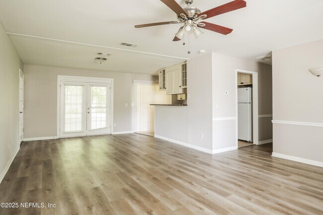 Foto del edificio - 2412 Stonehaven Ct W
