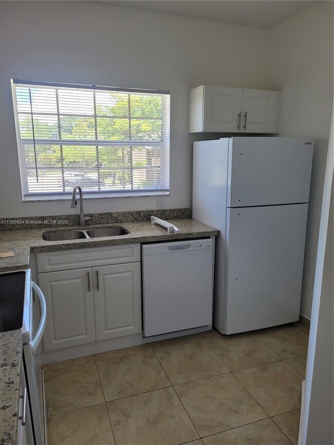 Building Photo - 651 Cypress Lake Blvd
