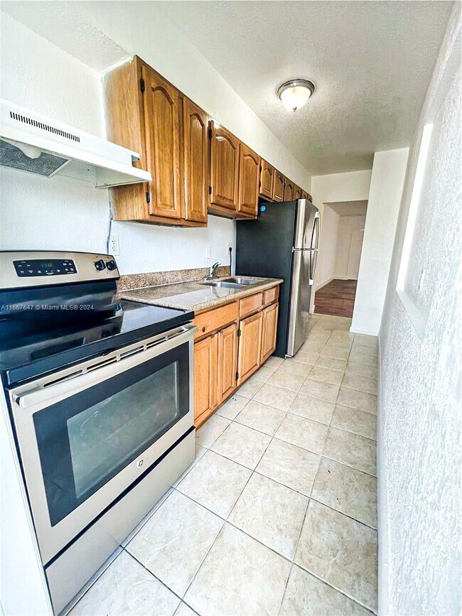 Foto del edificio - 1451 NE 170th St