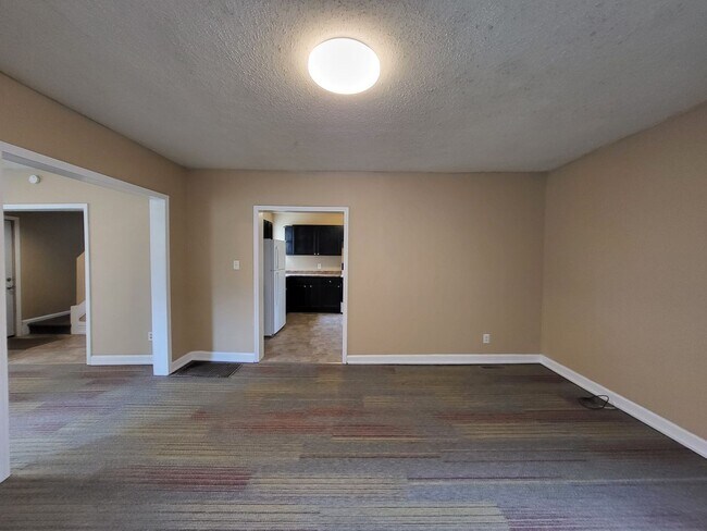 Foto del edificio - 4 Bedroom, 2 bathroom home!