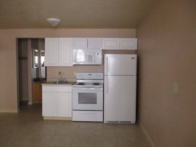 Building Photo - Studio Condo- Smokey Lane (Lower Unit)