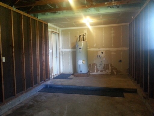 Building Photo - 170 E Aloha Ln