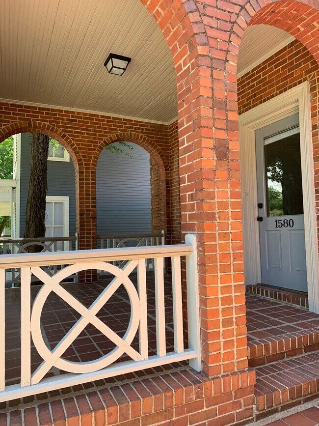 Foto del edificio - 1580 Oglethorpe St