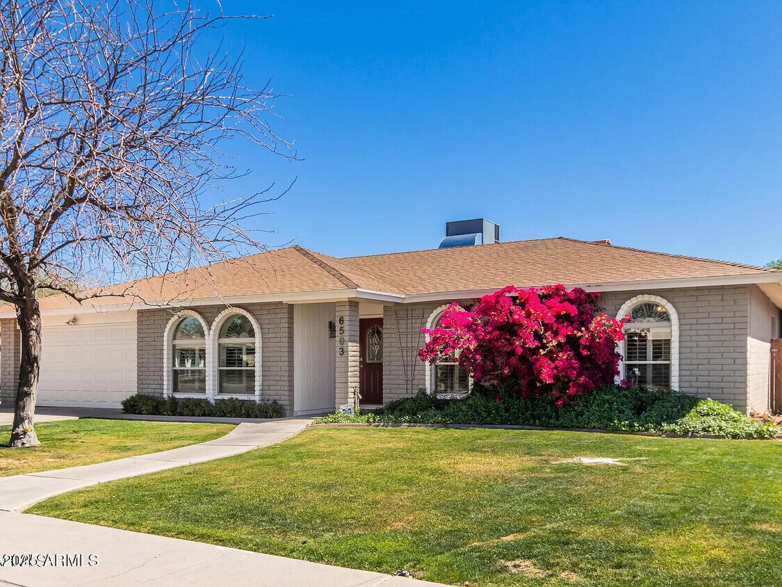 Foto principal - 6503 S Bonarden Ln