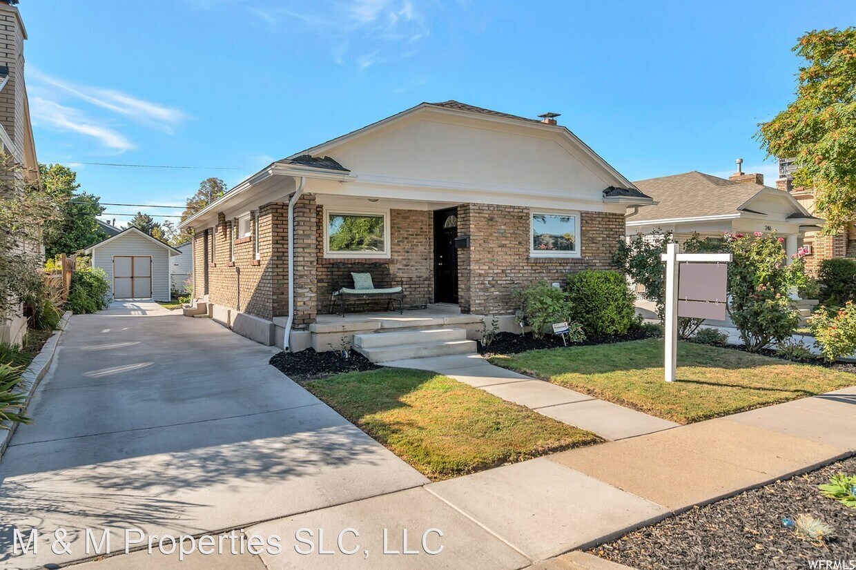 Primary Photo - 2 br, 1 bath House - 250 E Ramona Ave