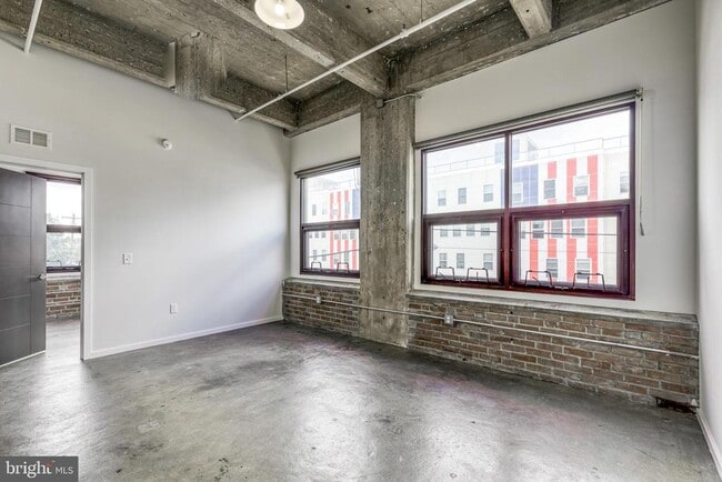 Foto del edificio - 4800 Brown St