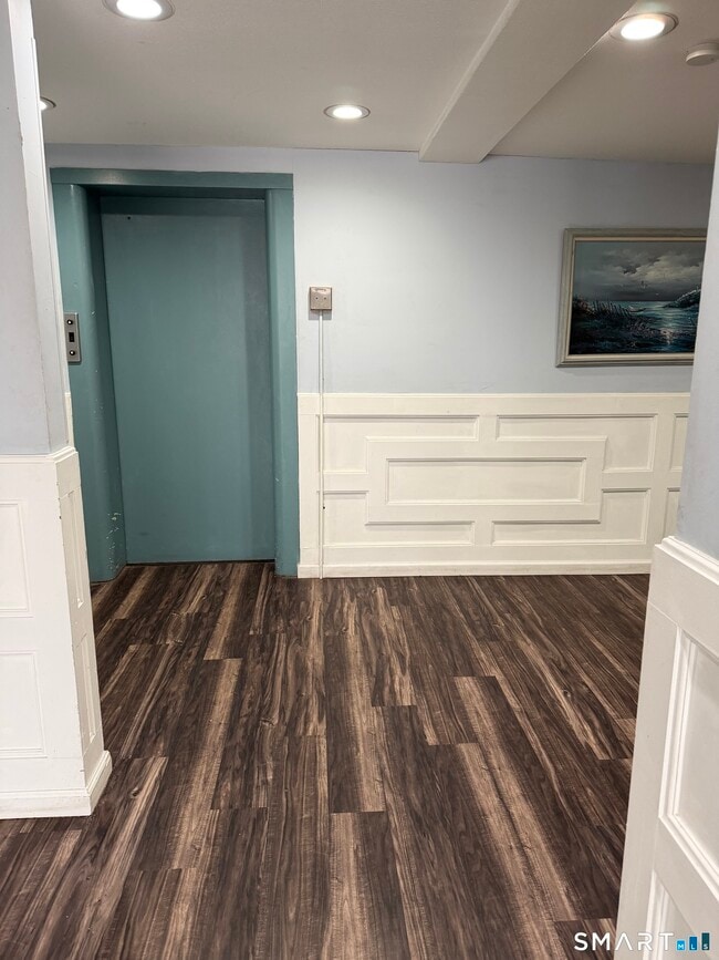 Building Photo - 70 Farmington Ave