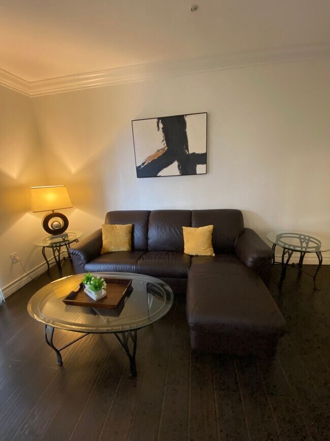 Foto del edificio - Charming Fully Furnished 1 Bedroom Condo: ...