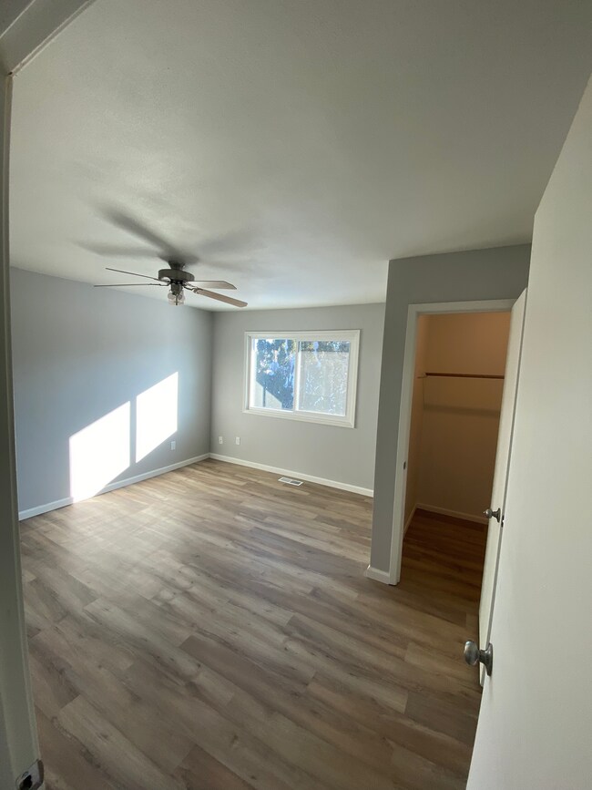 Building Photo - 153 W Park Ln