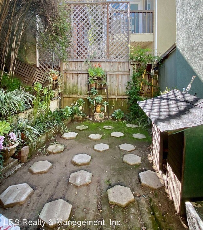 Building Photo - 2 br, 2 bath House - 1122 N Beverly Glen Blvd