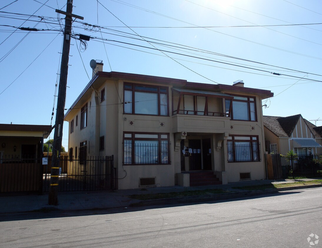 Building Photo - 622 12th St