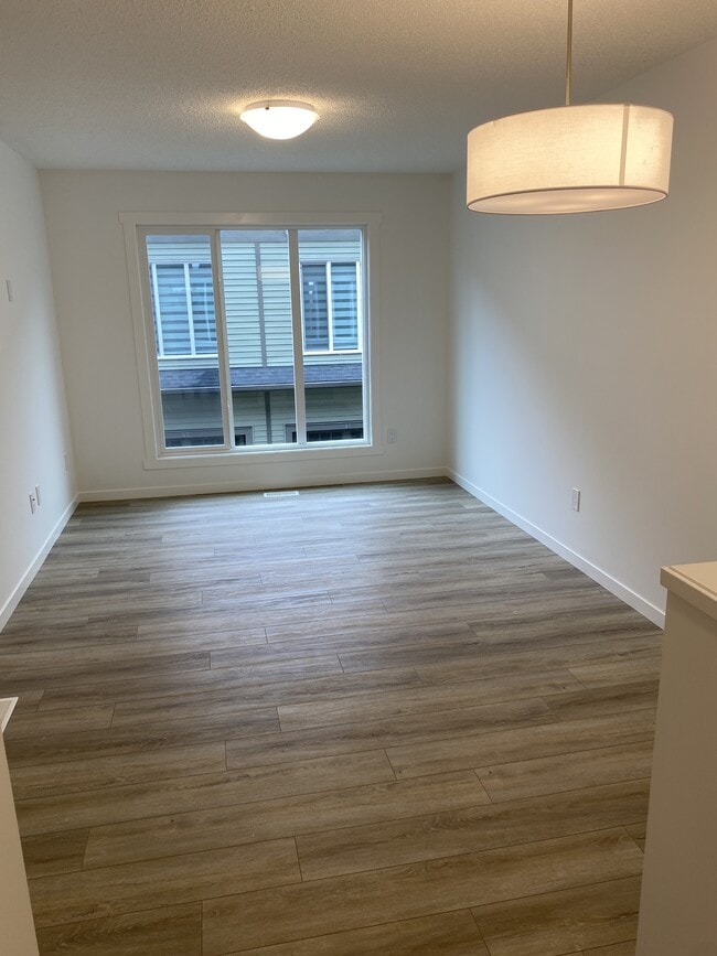 Building Photo - 1530 Tamarack Blvd NW