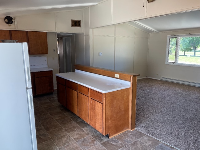 Building Photo - 245 Country Club Dr