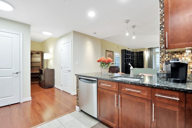 Building Photo - 155 Potomac Passage