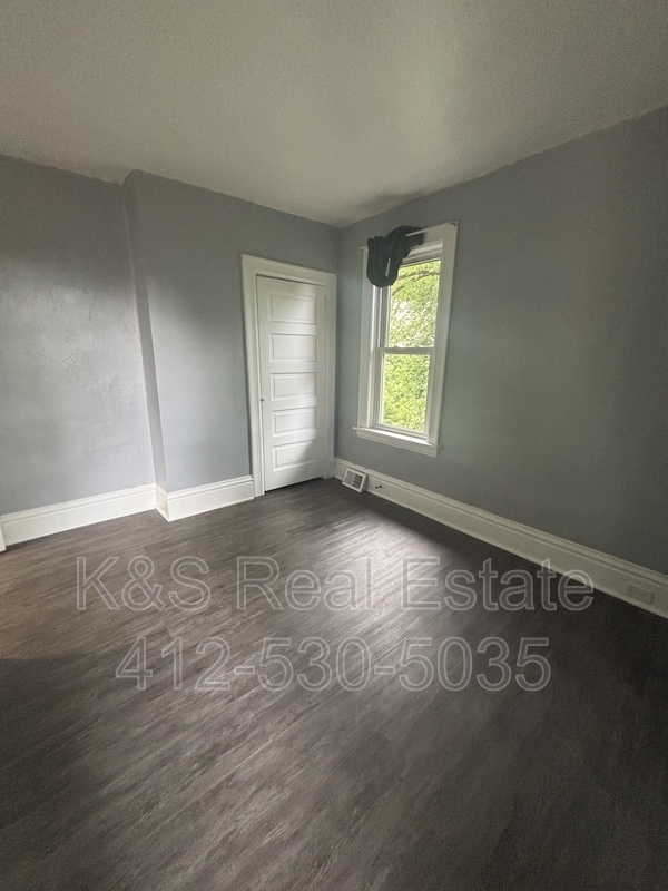 Building Photo - 5227 Clarwin Ave