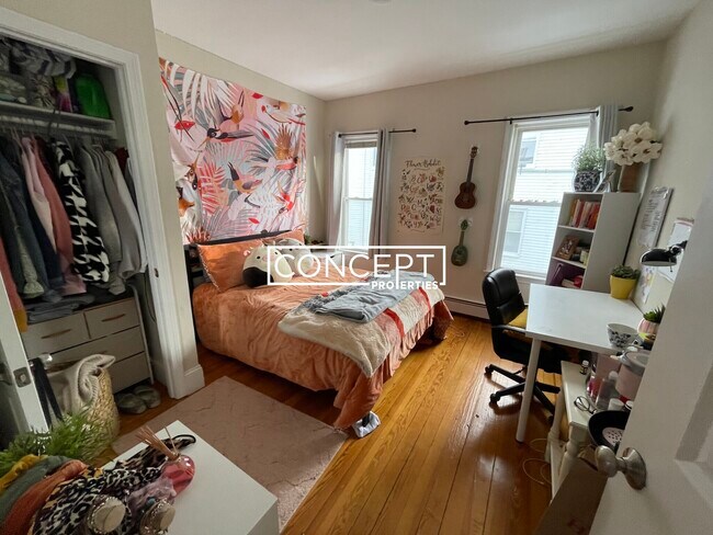 Foto del edificio - 12 Parker Hill Ave