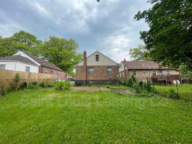 Building Photo - 6918 Etzel Ave