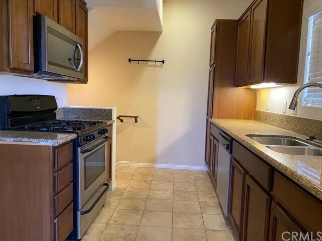 Foto del edificio - 613 E 223rd St