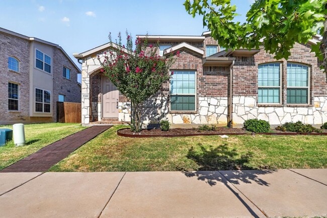 Building Photo - 3342 Solana Cir