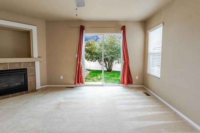 Foto del edificio - $2195 | 3BR/2.5BA | Dog Friendly Beautiful...