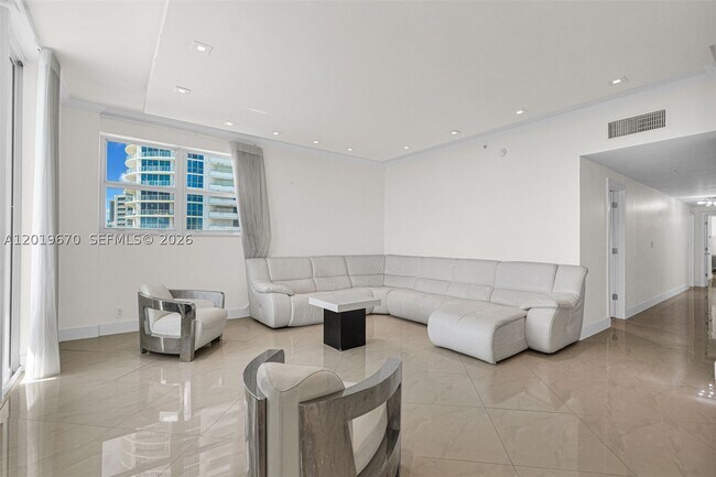 Foto del edificio - 3001 S Ocean Dr