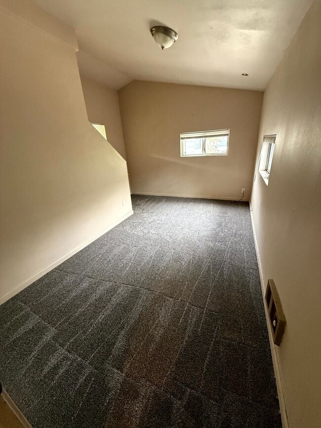 Building Photo - 2523 Kincaid St