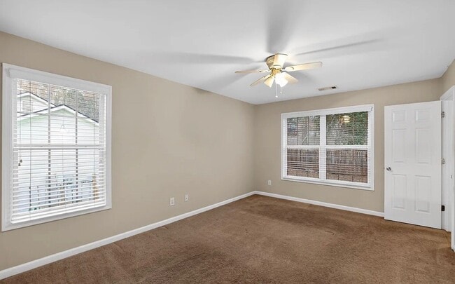 Foto del edificio - 2732 Silver Hill Terrace SE