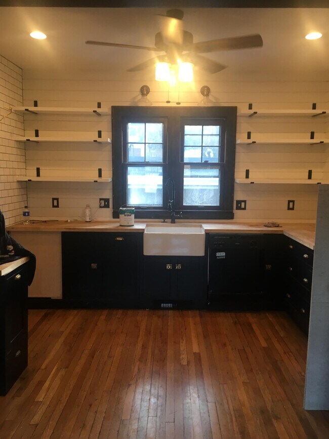 Foto del edificio - 2640 Edgehill Rd