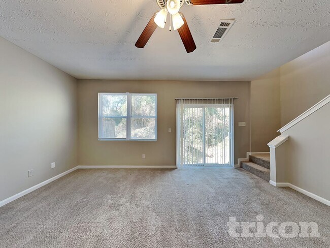 Foto del edificio - 135 Ellis Drive