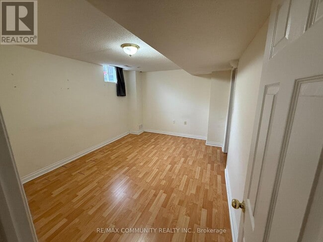 Building Photo - 27 Bobolink Ave