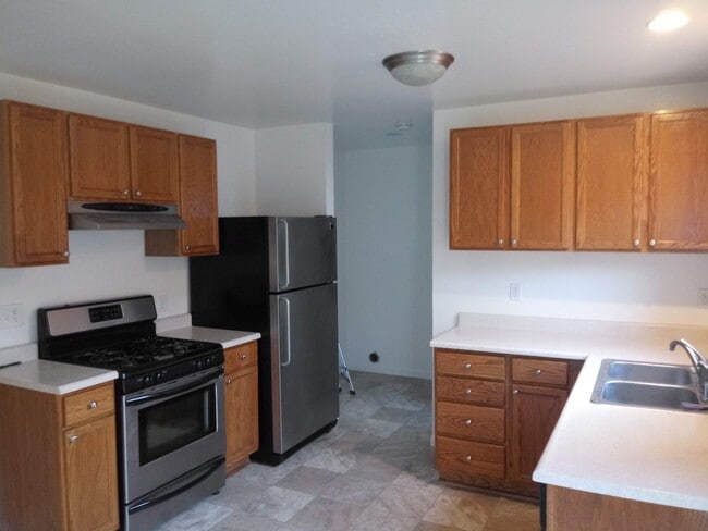 Building Photo - 211 Barnett St