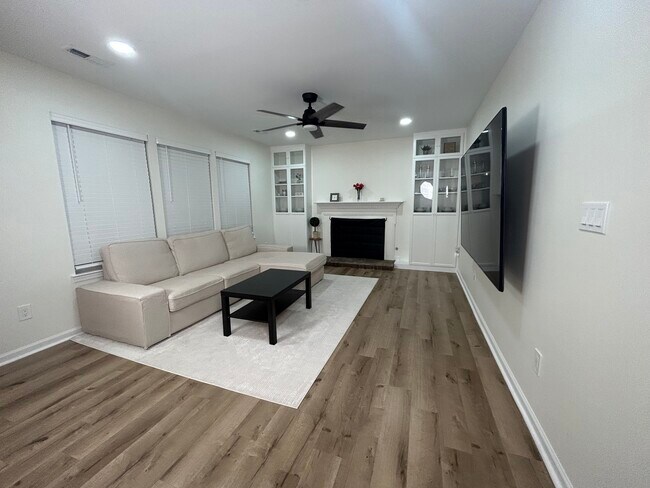 Building Photo - 4015 Lake Charles Way