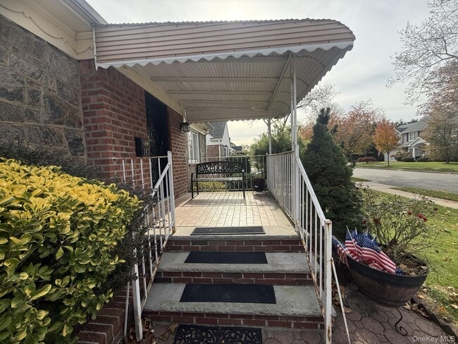 Building Photo - 147 Primrose Dr