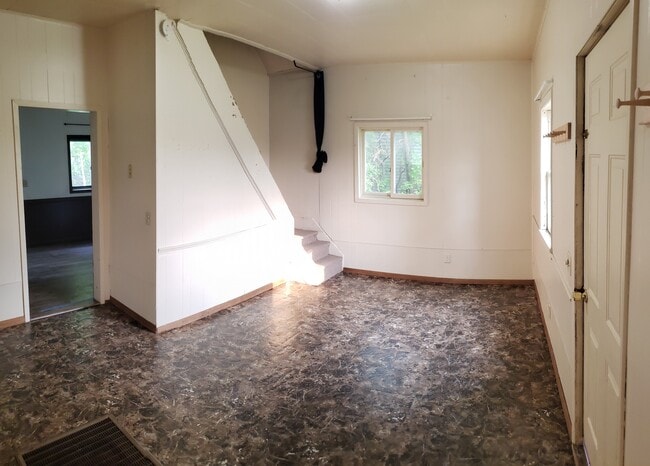 Open living/dining room - 514 Conley Ave S