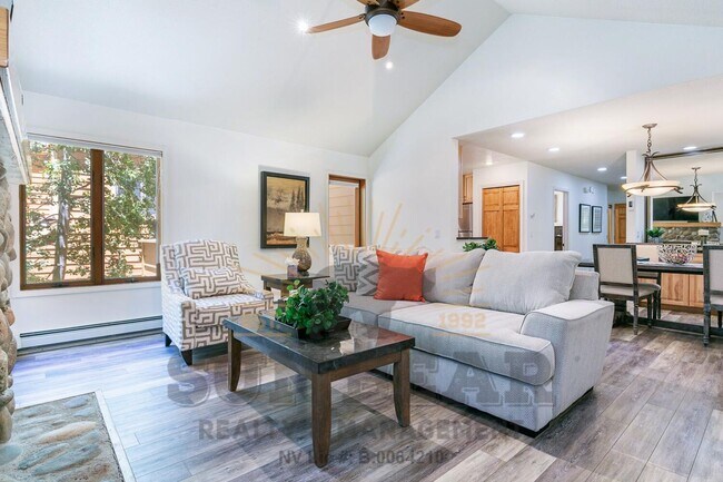 Building Photo - 2 Bedroom McCloud Condo w Garage!