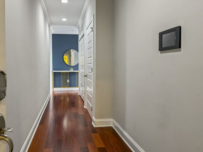 Building Photo - 1421 N 5th St