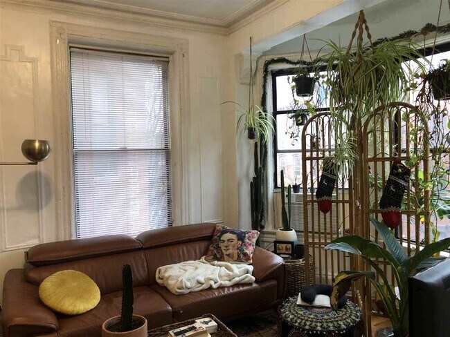 Building Photo - 107 Wayne St