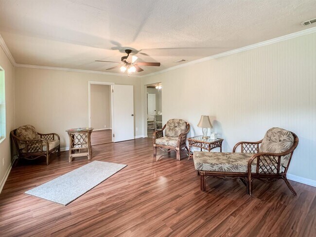 Building Photo - 4697 Geneva Drive