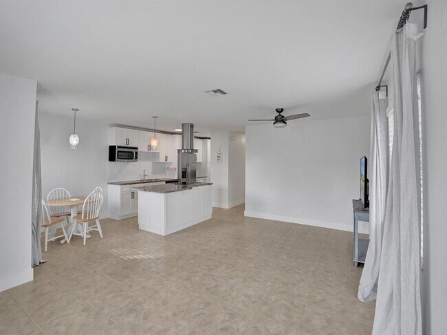 Foto del edificio - 829 SW 14th St