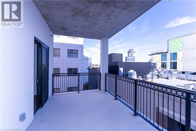 Building Photo - 169 James St S