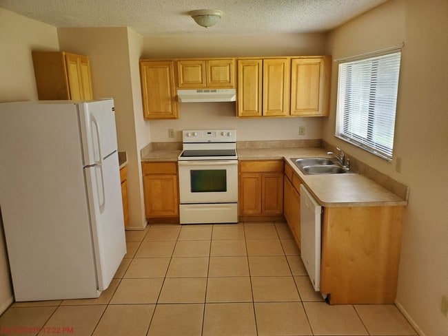 Building Photo - Two-Bedroom East of US Hwy 1