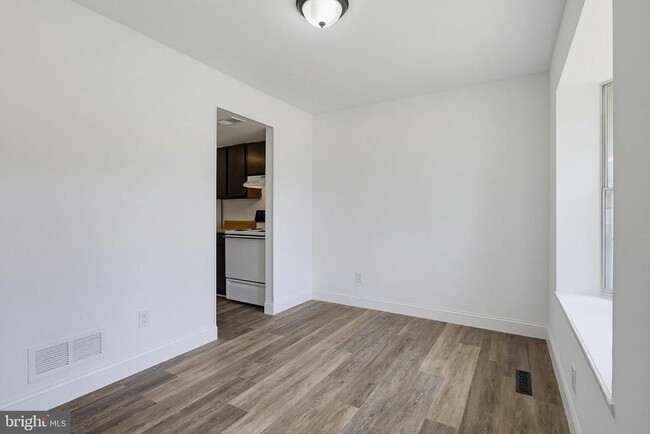 Building Photo - 8769 Hayshed Ln