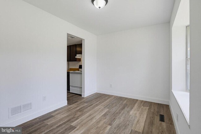 Foto del edificio - 8769 Hayshed Ln