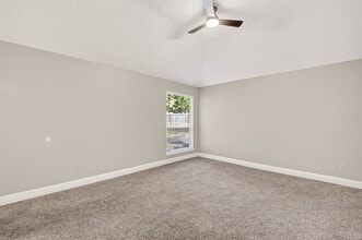 Building Photo - 12403 Meadow Ridge Dr