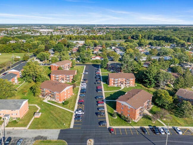 Building Photo - WINTER MOVE IN SPECIALS- 1 BEDROOM UNITS AVAILABLE NOW!