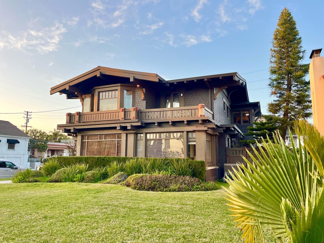 Primary Photo - 2303 E Ocean Blvd