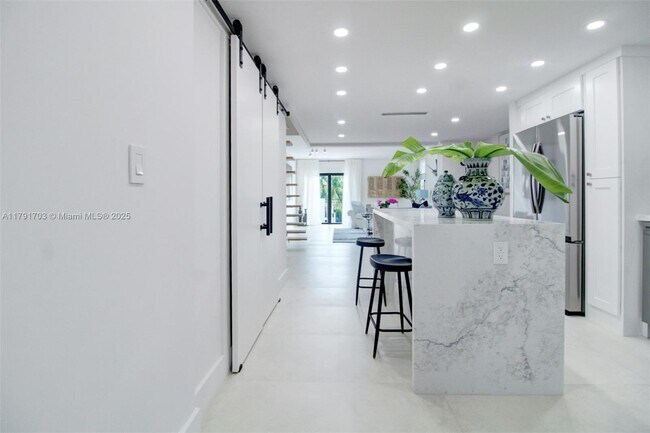 Foto del edificio - 6901 Edgewater Dr